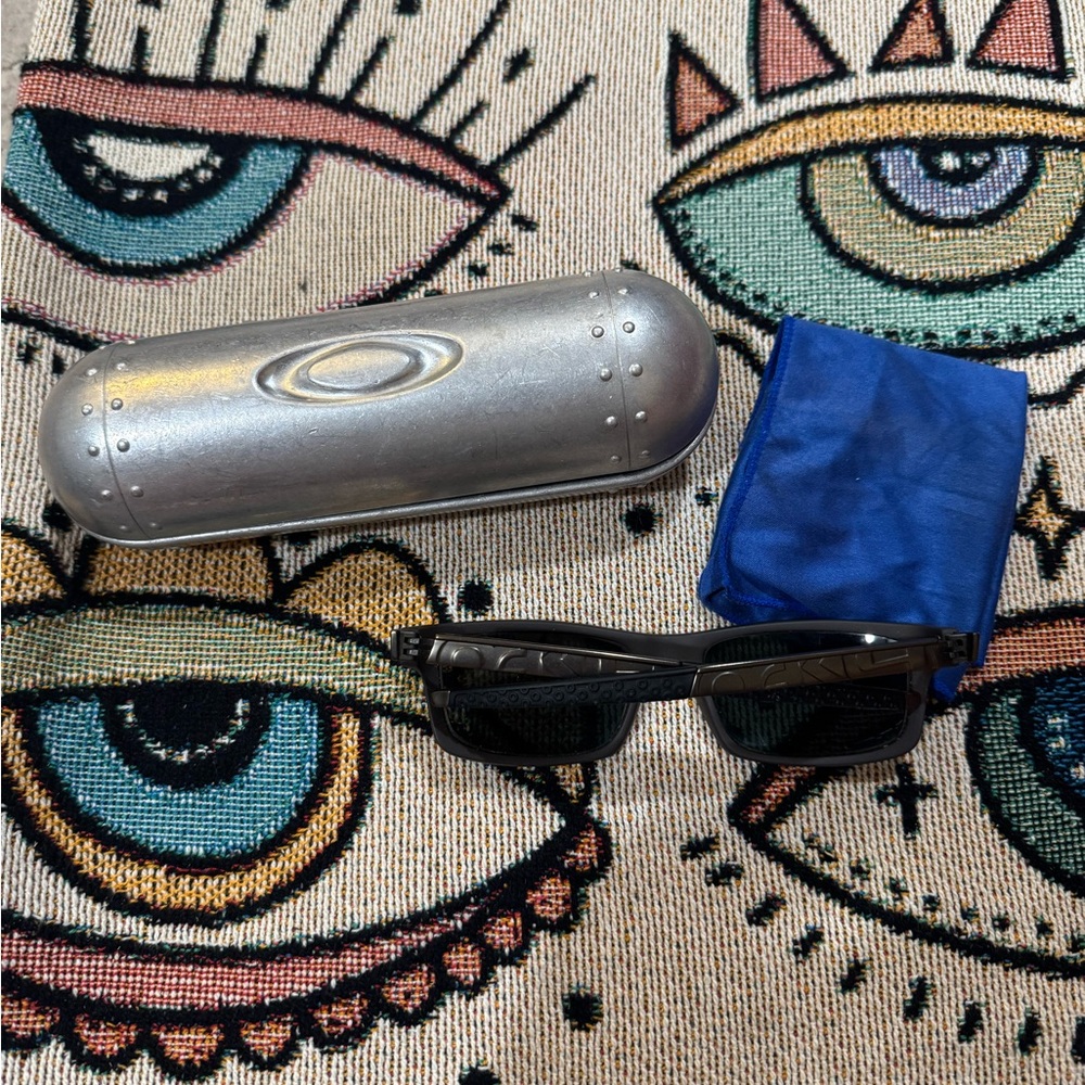 Oakley Black Sunglasses w or w/o Prescription with Silver Case and Cloth